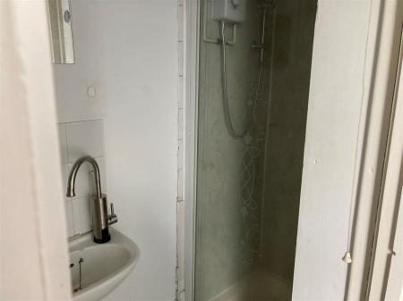 35 Holton Road - Flat 2 - shower room.jpg