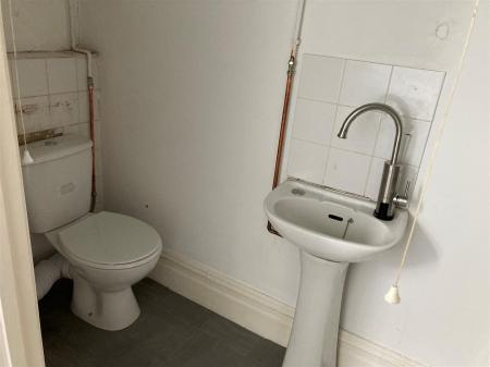 35 Holton Road - Flat 2 - shower room 2.jpg