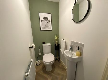 34 Ffordd Darwin - downstairs cloakroom.jpg