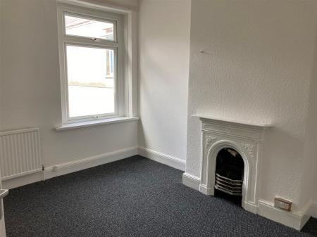 First Floor 161 Gladstone Road - bedroom one.jpg