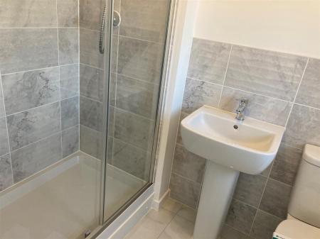 346 Church Road - ensuite.jpg