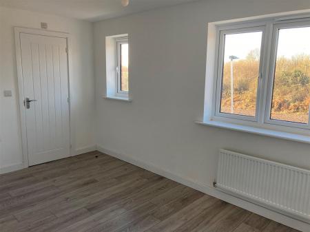 346 Church Road - bedroom one 2.jpg