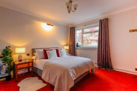 Roberts Close -2.jpg