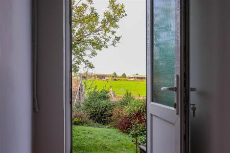 Roberts Close -12.jpg