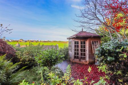 Roberts Close -23.jpg