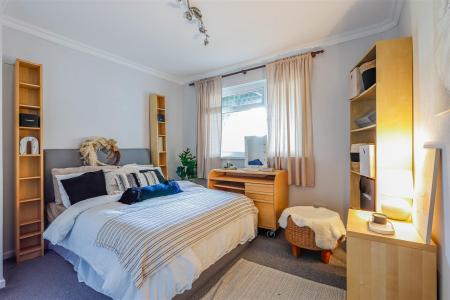 Roberts Close -11.jpg