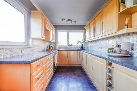 Roberts Close -5.jpg