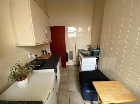 FF 242 Holton Road - kitchen.jpg