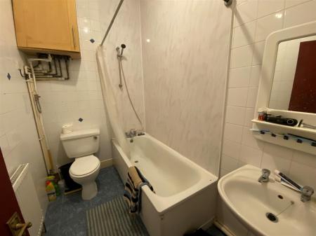 FF 242 Holton Road - bathroom.jpg