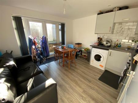 2, 206 Holton Road kitchen living room.jpg