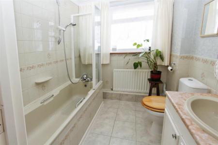 En-Suite Bathroom