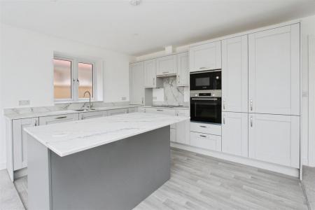 Open plan Kitchen/Lounge