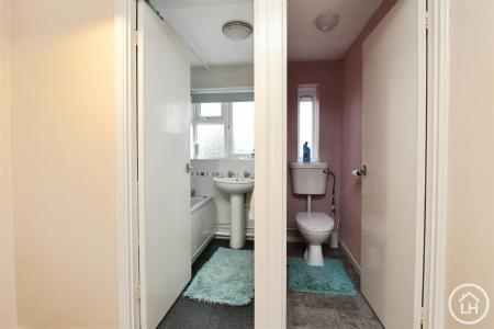 Bathroom / W/C