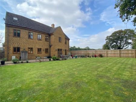 Pool Farm Court, WOODFORD HALSE, Northamptonshire, NN11