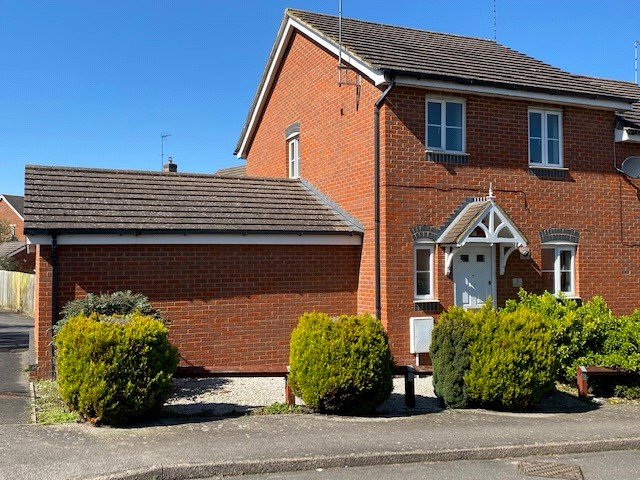 3 bedroom End of Terrace House for sale in Northamptonshire