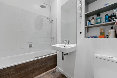 BCLR - 35 New Trinity Road - Bathroom (1).jpg