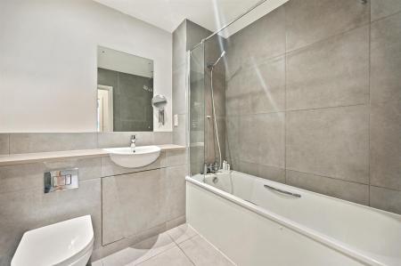 BCLR - Flat 3, 330 Finchley Road - Bathroom (4).jp
