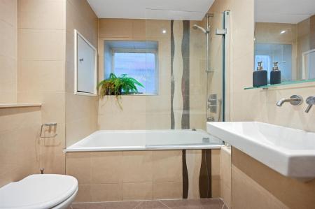BCLR - Flat 3, 33 ChristChurch Avenue - Bathroom (