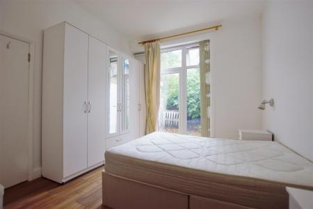 Bedroom1_inPixio.jpg
