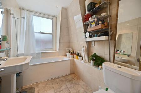 RCLR- flat c, 7 langland gardens- bathroom 3 (1).j