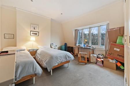 RCLR- flat c, 7 langland gardens-bedroom 3 (1).jpg