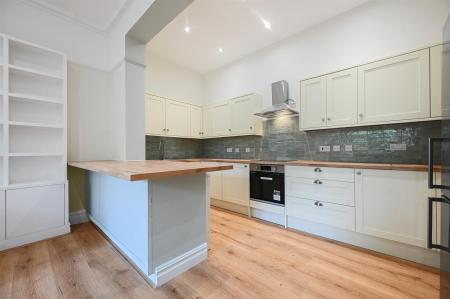 LR - Flat 3, 55 Aberdare Gardens - 13 (1).jpg