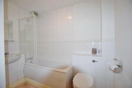 Bathroom_inPixio.jpg