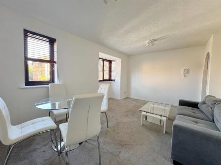 Lounge 1_inPixio.jpg