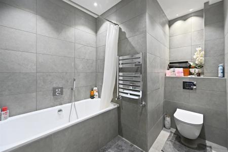 RCLR- 57 wellington court wellington road- bathroo