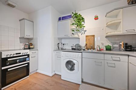 RCLR- 48 byron mews- kitchen 3 (1).jpg