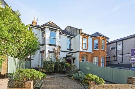 RCLR- FFF 29 minster road- exterior 1 (1).jpg