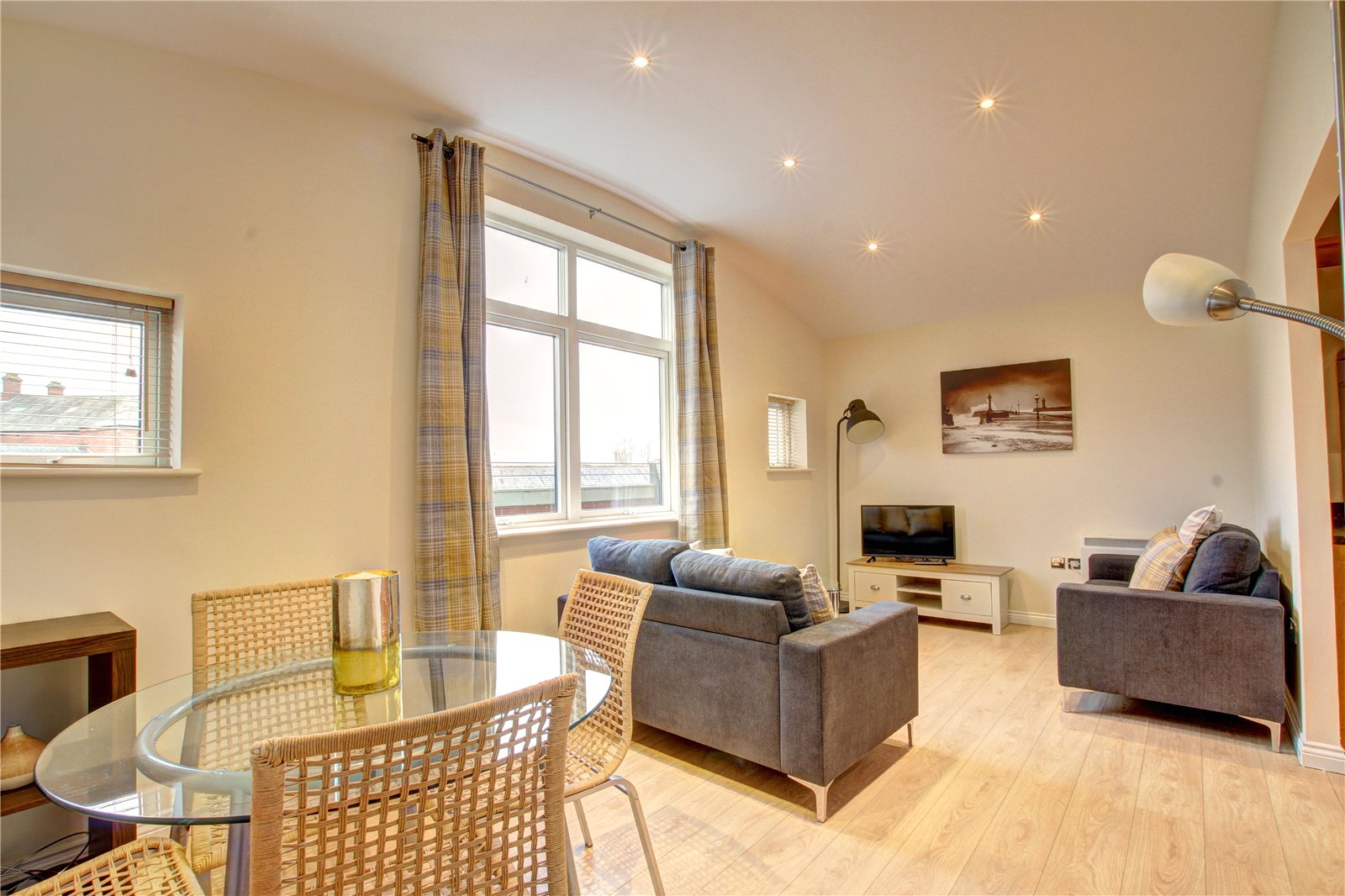 2 bedroom Duplex for rent in Gateshead