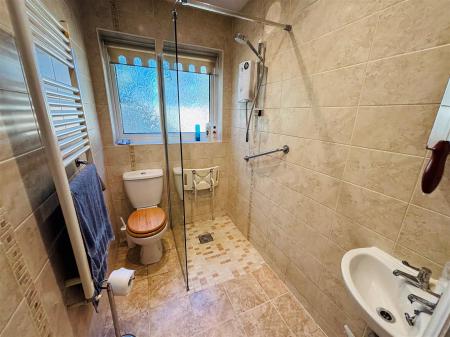 140ashower.jpg