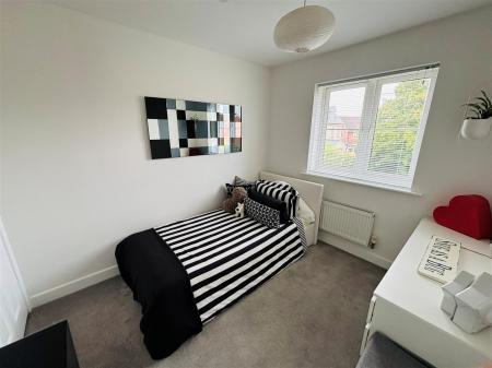 3blackbed1.jpg