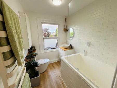 23westbath.jpg