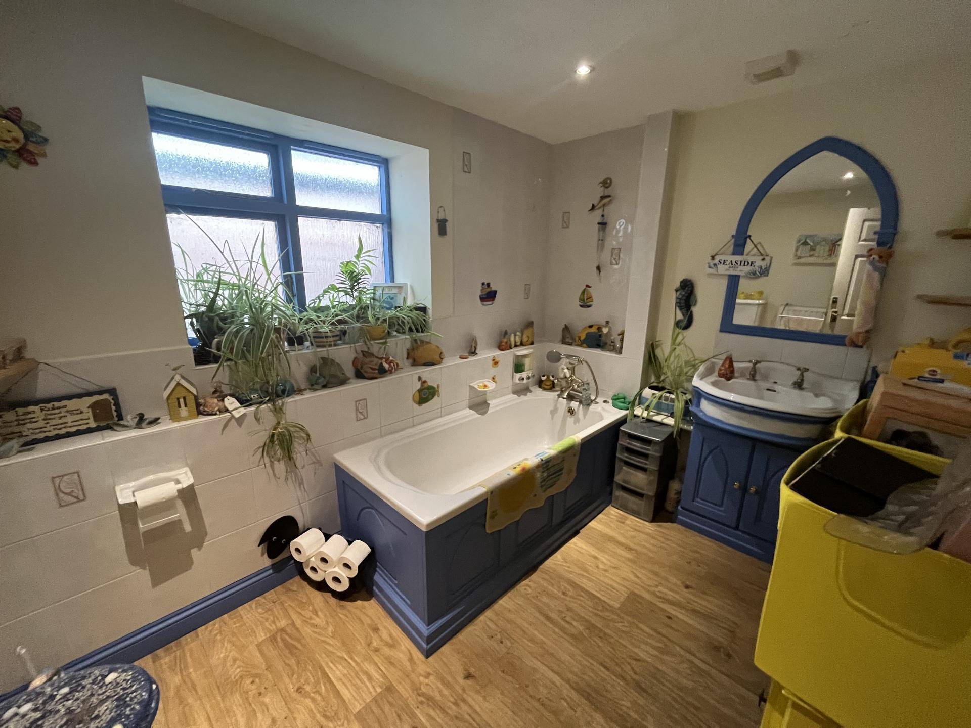 4 bedroom Detached Bungalow for sale in Gosberton Clough