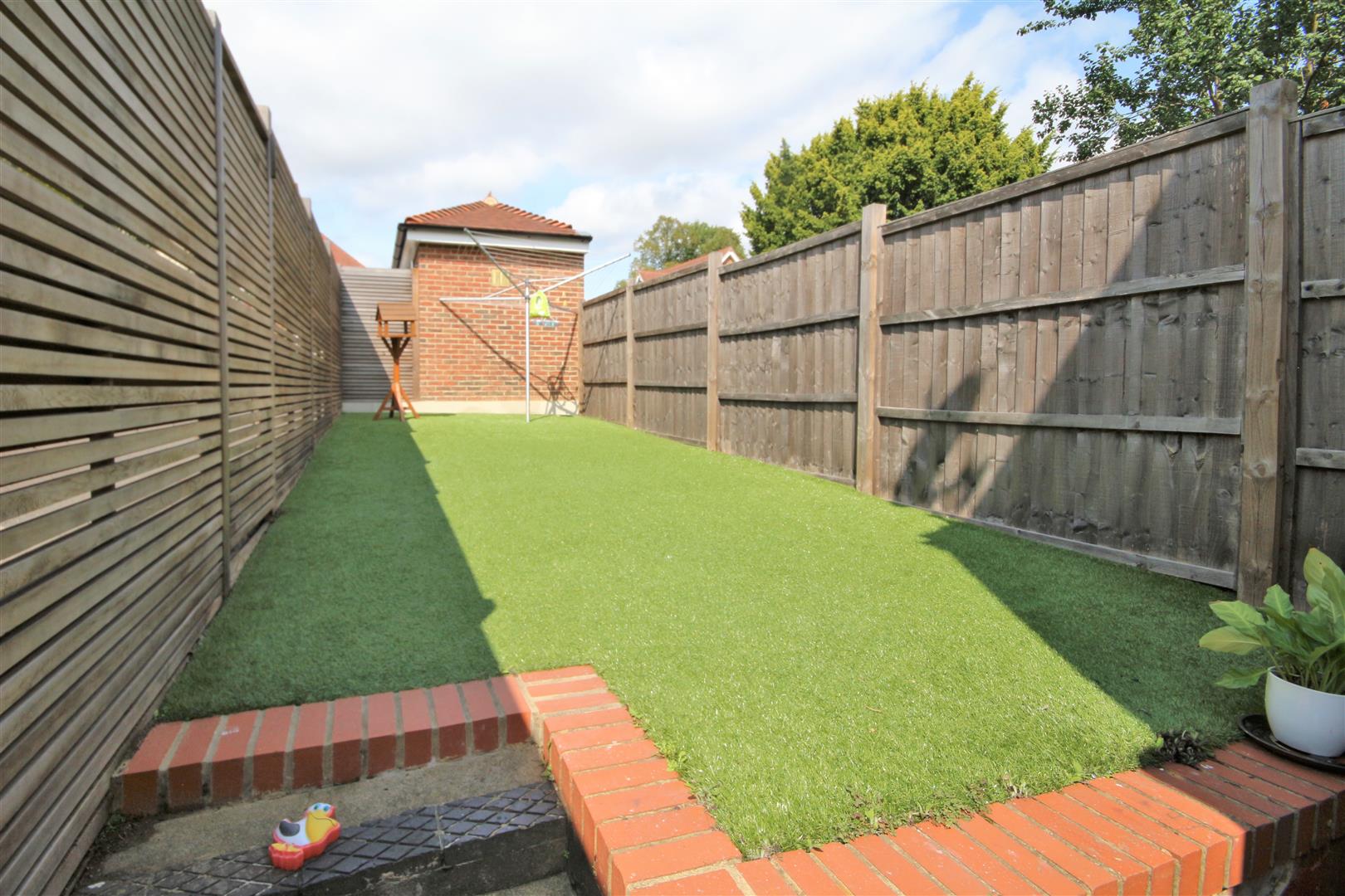 2 bedroom End of Terrace House for rent in Radlett