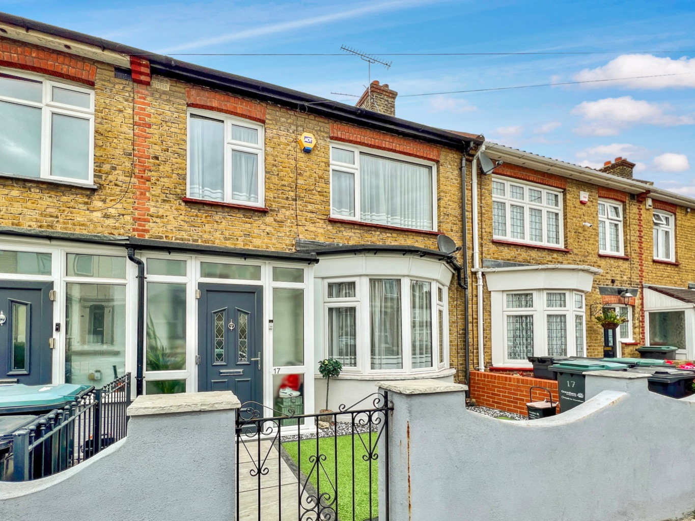 3 bedroom Terraced House for sale in Gravesend