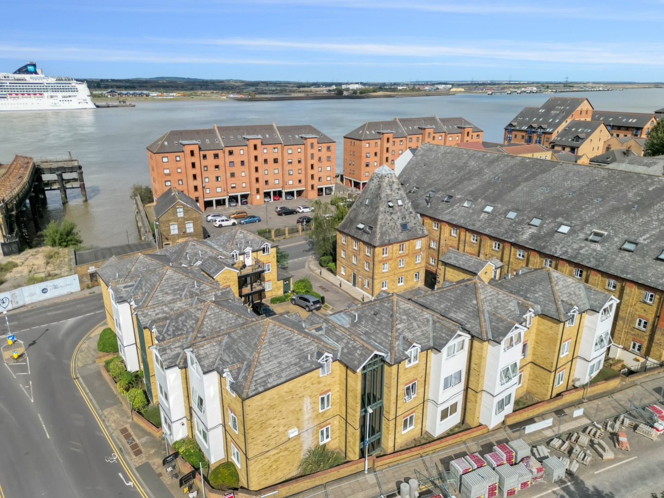 1 bedroom Flat for sale in Gravesend