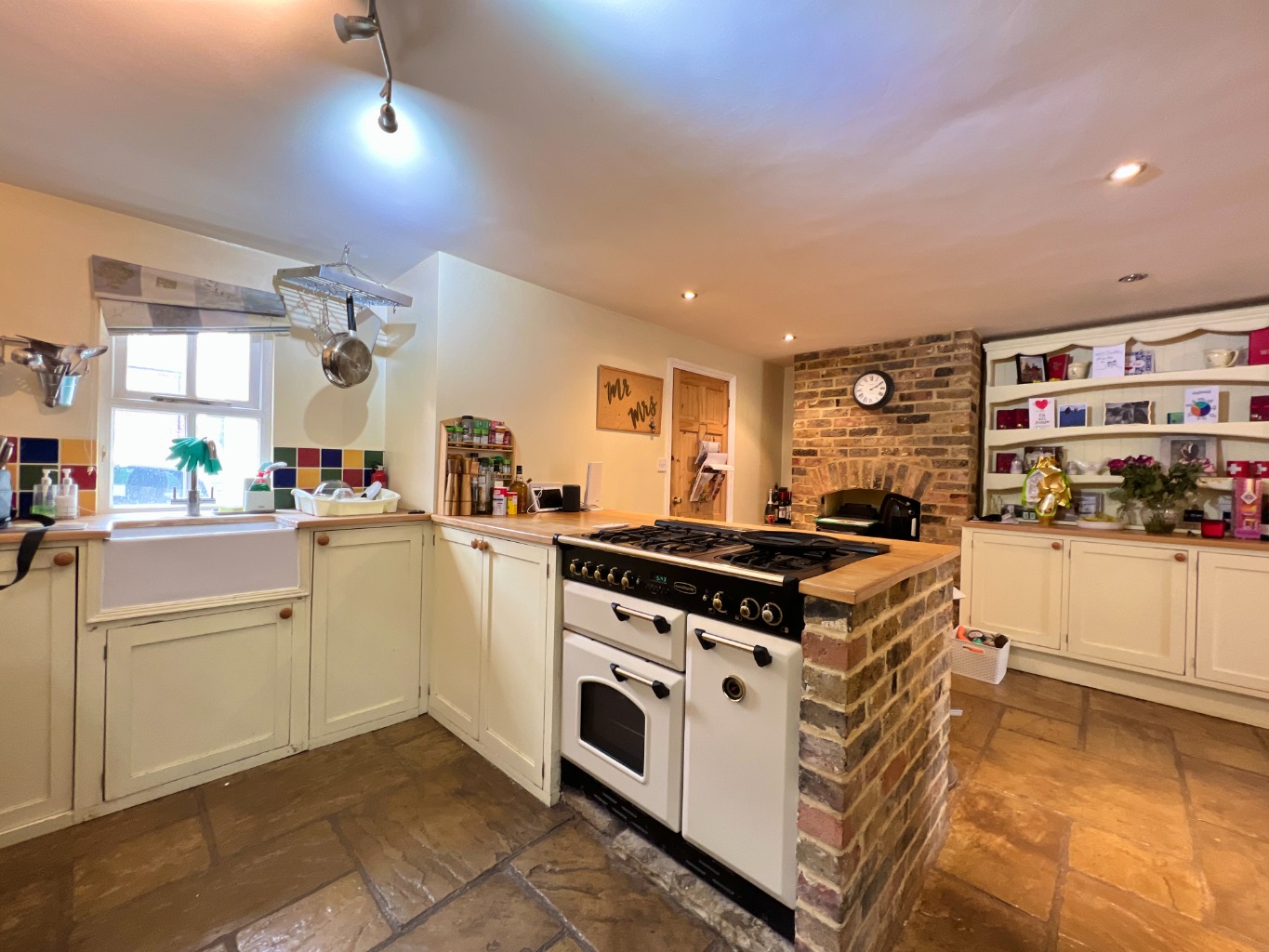 3 bedroom SemiDetached House for rent in Sawbridgeworth