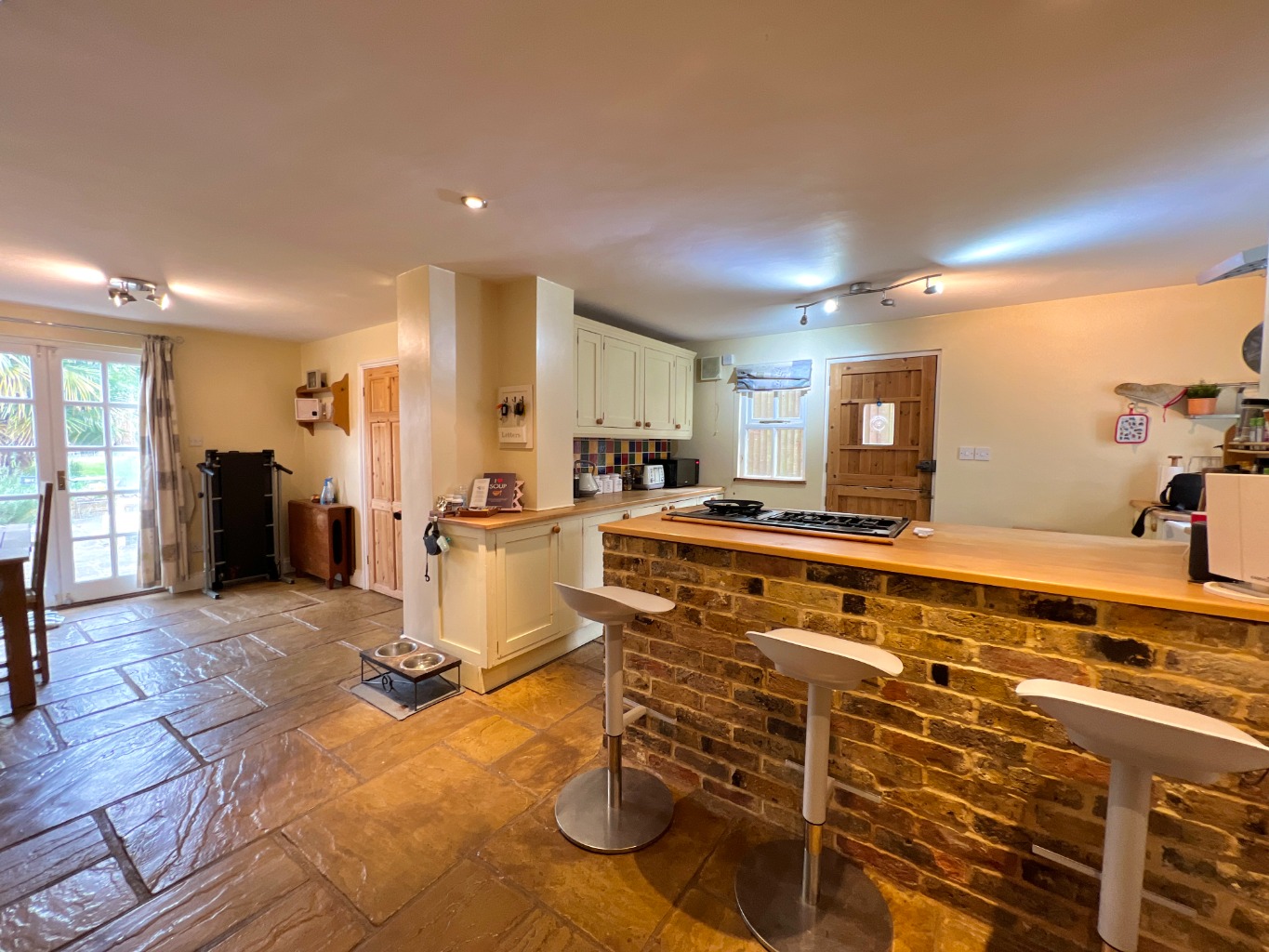 3 bedroom SemiDetached House for rent in Sawbridgeworth