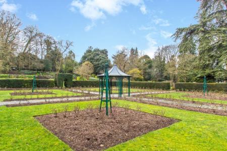 Wettern Tree Gardens, off Purley Oaks Rd