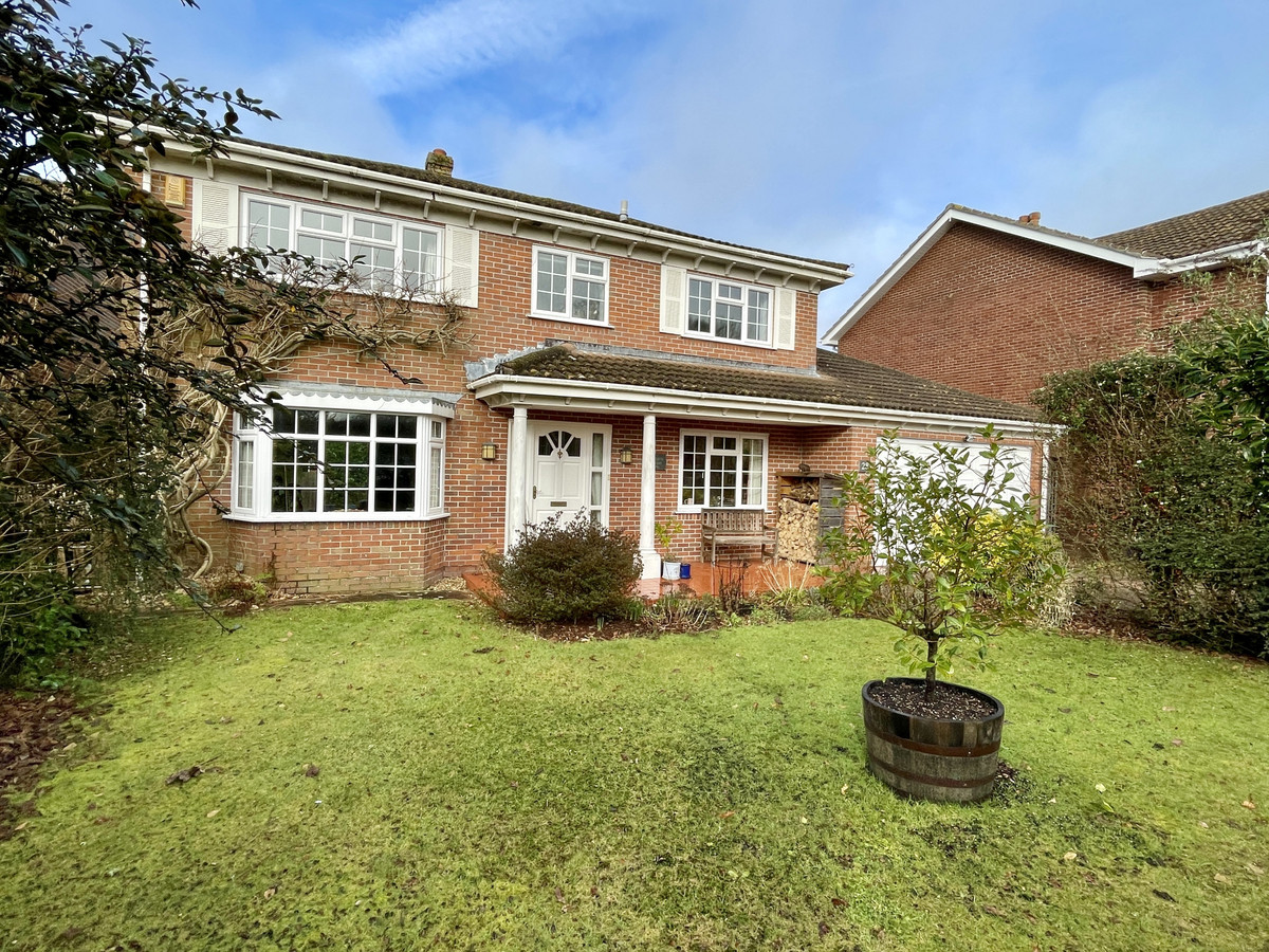 4 bedroom Detached House for sale in Plymouth
