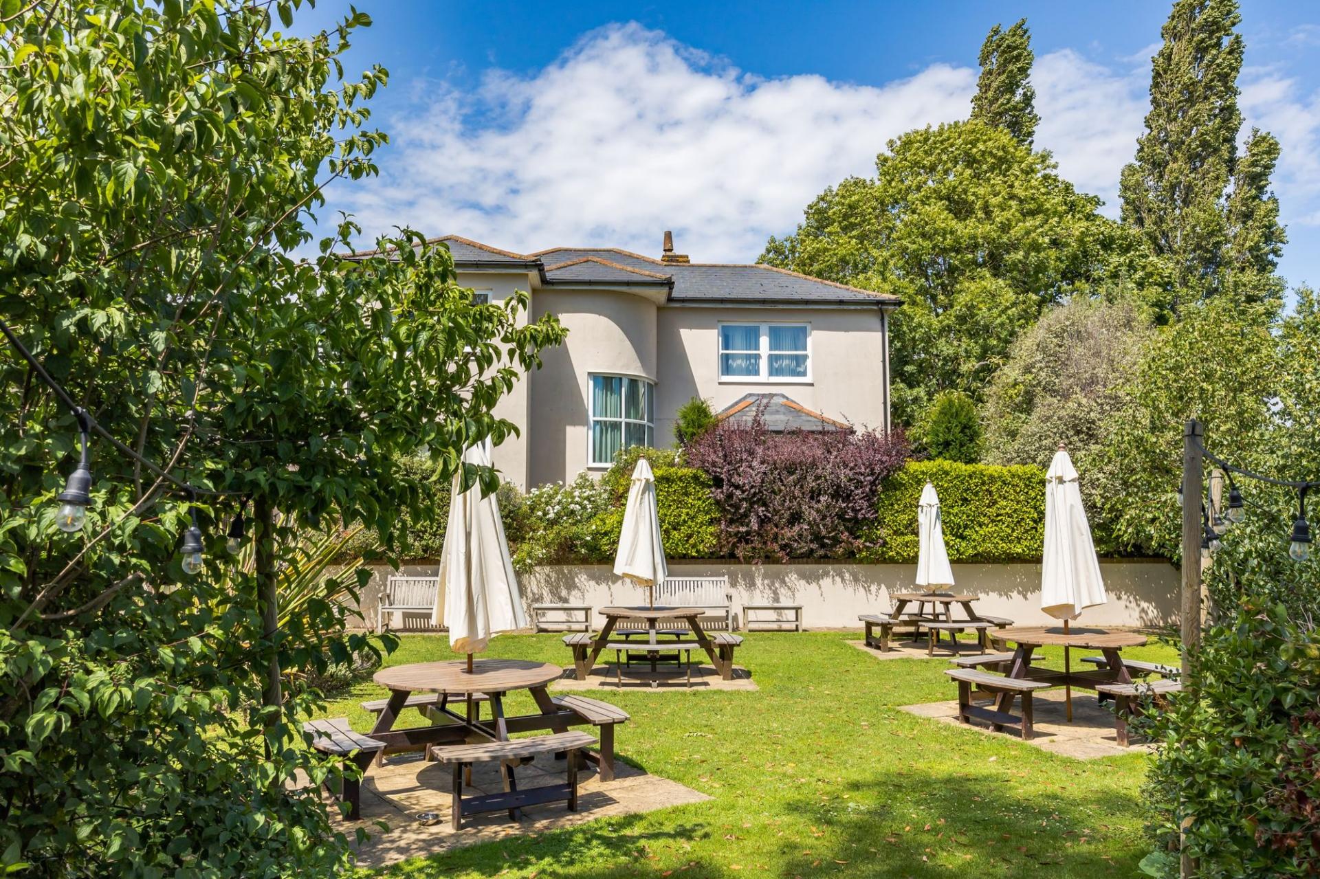 8 bedroom Detached House for sale in Bramber