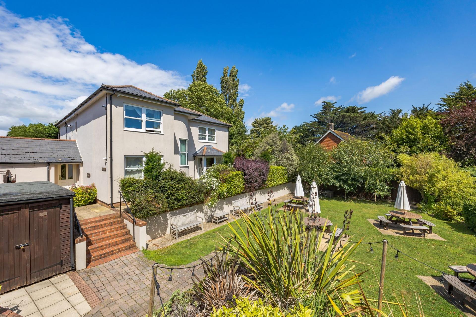 8 bedroom Detached House for sale in Bramber