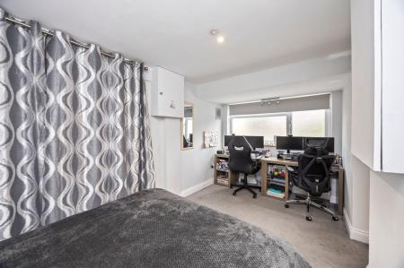 Bedroom/Office