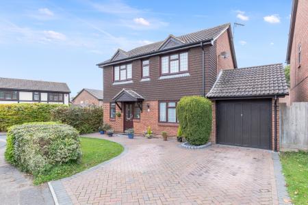 4 bedroom Detached House for sale in Crawley