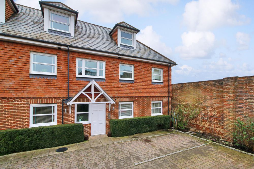 2 bedroom house for sale in Uckfield