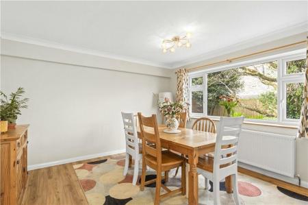 83023_CHA220101_IMG_