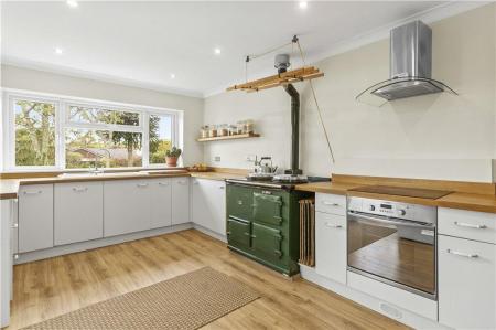 83023_CHA220101_IMG_